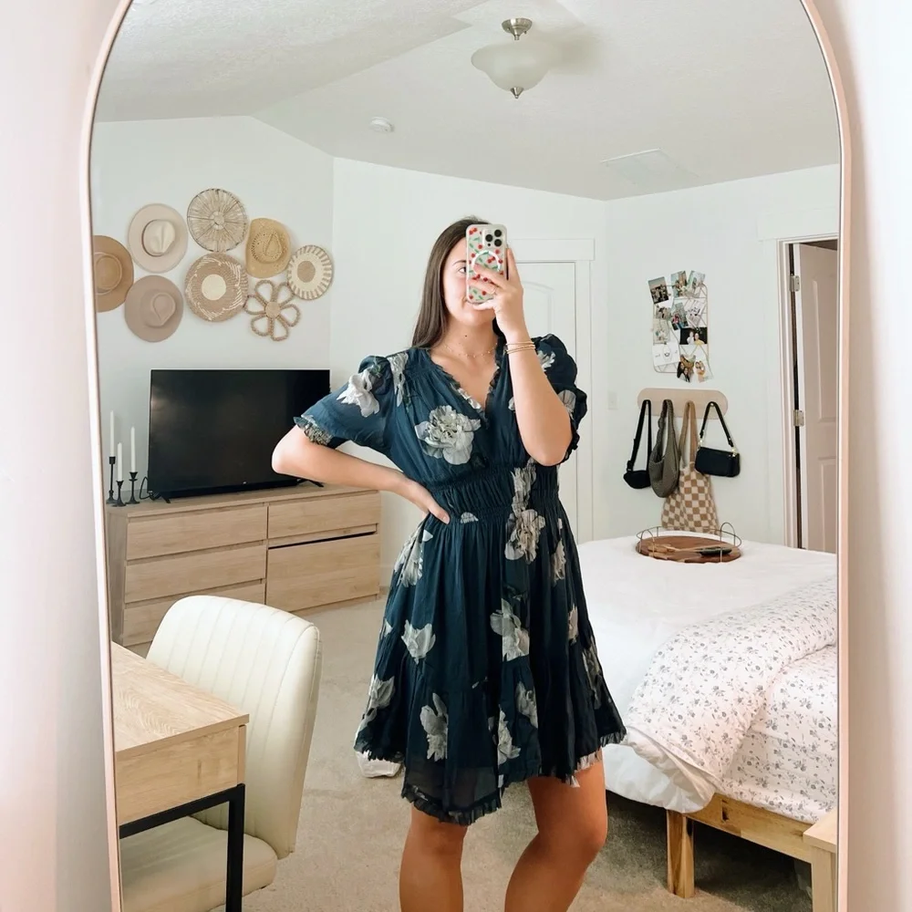 ALLSAINTS Via Cordelia Shirred Dress - Picture 4 of 9